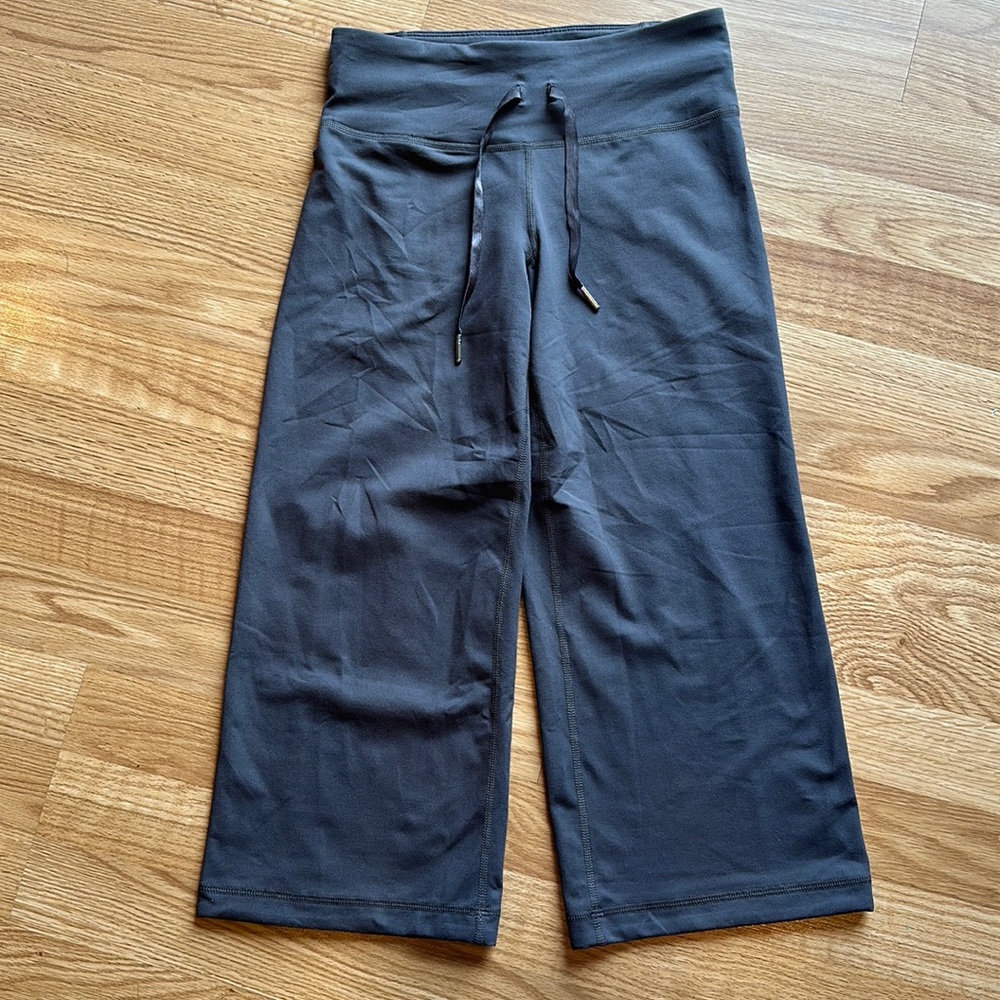Under Armour studio wide legs compression capris